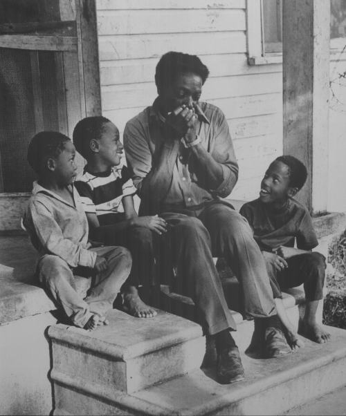 Whispering Smith and family 1972 (c) Val Wilmer